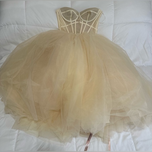 NEW House Of CB DARLING Vintage Cream Tulle Midi Dress Sz XS Cup size A-C - Picture 5 of 9